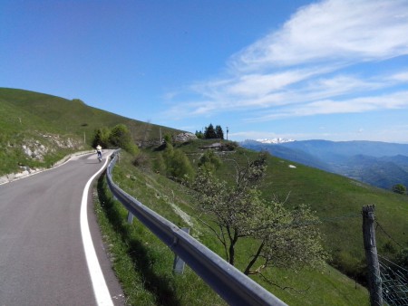 la salita verso il monte Cesen da Valdobbiadene